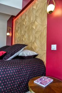 Les Gîtes de Laure - O Lit Divin, Instant de volupté, BALNEO SAUNA, Climatisation, Netflix, 160m de la Cité Médiévale