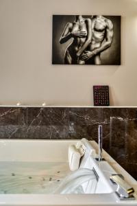 Les Gîtes de Laure - O Lit Divin, Instant de volupté, BALNEO SAUNA, Climatisation, Netflix, 160m de la Cité Médiévale