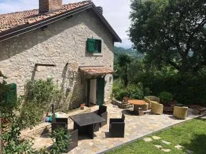 “SPArisio” CASA IN SASSO CON PISCINA E CAMPO DA TENNIS - 萨索马可尼