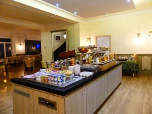 Hotels Logis Hotel Des Bains : photos des chambres