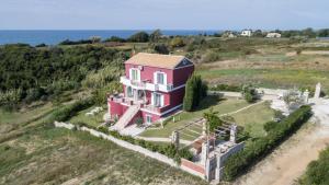 Villa Botzi-The house on the hill