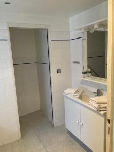 Hotels Hotel MADO : Chambre Triple - Vue sur Mer