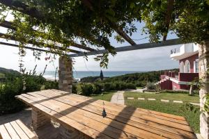 Villa Botzi-The house on the hill