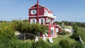 Villa Botzi-The house on the hill