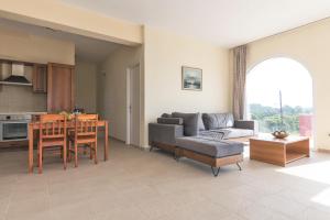 Villa Botzi-The house on the hill