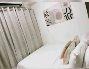 Cozy 1BR with balcony at Fame Residences