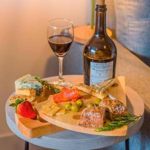 Luxury Suite in El Poblado Co-Work, Gym, Fast WiFi