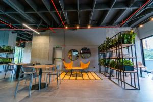 Luxury Suite in El Poblado Co-Work, Gym, Fast WiFi