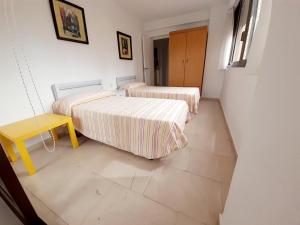 gemelos 4 playa levante