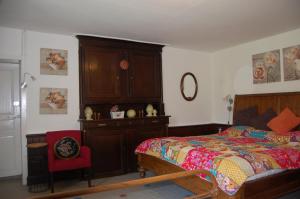 B&B / Chambres d'hotes Chambre d'hotes Juste Confortable : Chambre Quadruple avec Salle de Bains Privative