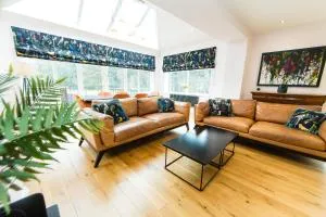 Nydsley Hall by Maison Parfaite - 4 Luxury Apartments - 2 with Hot Tubs - Wath