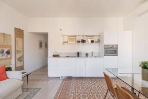 iFlat Lovely apartment with view on Pope window