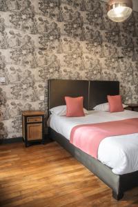 Hotels Hotel Le Petit Perier : photos des chambres