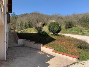 Maisons de vacances Trois gites ensemble dans le meme immeuble devant la piscine avec terrasses offrant une vue magnifique, dont une couverte au niveau de la piscine et vue sur la vallee a l'etage : photos des chambres