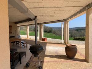 Maisons de vacances Trois gites ensemble dans le meme immeuble devant la piscine avec terrasses offrant une vue magnifique, dont une couverte au niveau de la piscine et vue sur la vallee a l'etage : photos des chambres