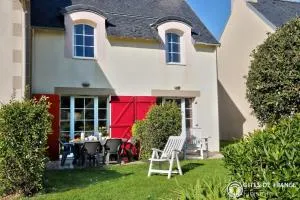 LocaLise - Maison E4 au Guilvinec - A 20m de la mer avec jardin et piscine - Tout à pied, plages, port, centre, commerces, marché - Wifi inclus - Linge de lit inclus - Animaux bienvenus - 吉尔维内克