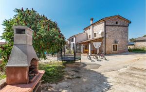 Nice Home In Svetvincenat With 3 Bedrooms, Wifi And Outdoor Swimming Pool