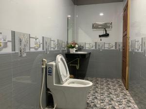 Phòng Deluxe Giường Đôi Có Ban Công (Deluxe Double Room with Balcony)