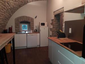 Maisons de vacances Rustic Holiday Home in Saint Geniez d Olt with a Garden : photos des chambres