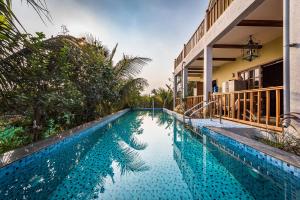 SaffronStays Happy Fields - Swimming pool farmhouse with farm views, hammocks & farm-to-table dining near Pune