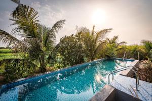 SaffronStays Happy Fields - Swimming pool farmhouse with farm views, hammocks & farm-to-table dining near Pune