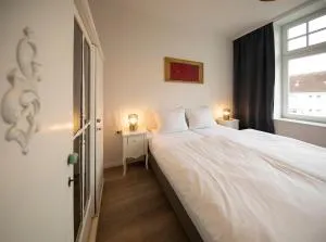 JayBnB - Apartment direkt am Hafen mit Terrasse und UHD TV - Marten