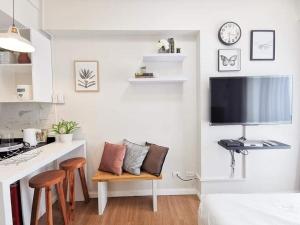 SHERISSE CONDO @ THE LOOP WITH WIFI,CABLE AND HOT & COLD SHOWER,