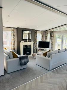 Brackencroft Lodge with Hot Tub