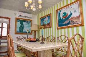 Casa beira mar na Praia da Enseada no Guaruja SP