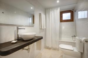 Double Room with Mountain View room in Hostal Kimboa