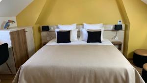 Hotels L'Hostellerie d'Acquigny : Appartement en Duplex