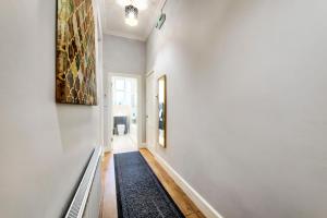 Edinburgh City Central Apartment Sleeps 6 Free Parking