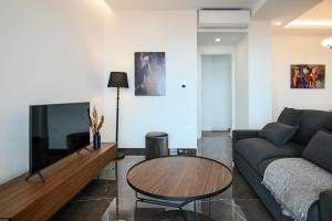 Phaedrus Living: City View Anna Residence 101