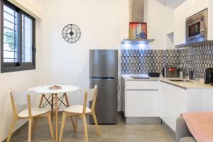 Nine O´Clock Castellar by Valcambre