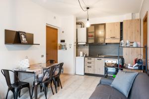 Luni Mare Modern Balcony Flat