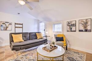 Ideally Located and Updated Chapel Hill Apartment!