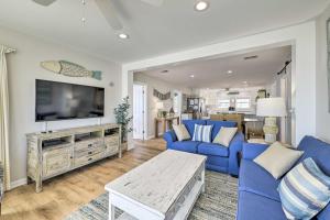 Breezy PCB Retreat w Direct Beach Access!