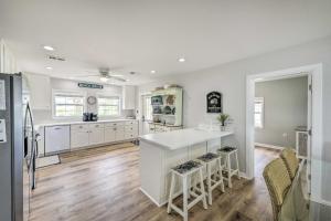 Breezy PCB Retreat w Direct Beach Access!