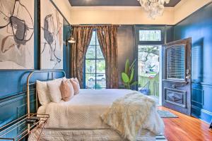 Walk to Magazine Street Contemporary NOLA Studio