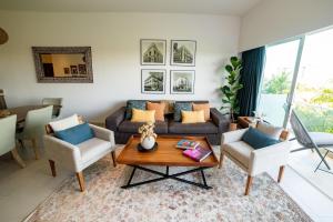 87978 DELUXE and unique 3BR condo by The Harbor, Via Montejo