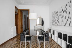Executive Two-Bedroom Apartment room in Barcelona Apartment Val