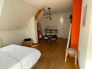 B&B / Chambres d'hotes Belle Chambre Double ORANGE Tout Bonnement Bien : photos des chambres