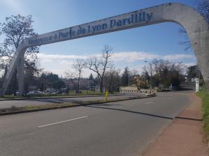 Appartements bnbgones - PORTE DE LYON DARDILLY LE PROVENCAL - PARKING WIFI CALME VUE DEGAGEE : Studio Supérieur