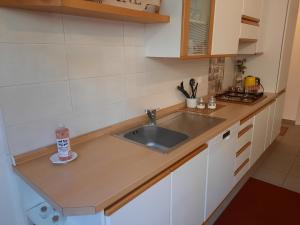 #10ilnumeroperfetto, independent entrance, private parking & garten