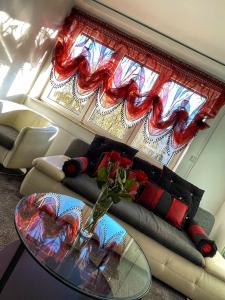 LUXURY RED APARTMENT by Marta