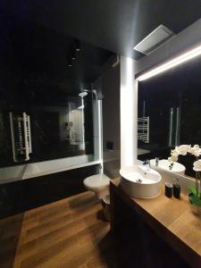 APARTAMENT W CHMURACH- 15 PIĘTRO OSIEDLE TYSIĄCLECIA- parking w hali garażowej, wielki taras z widokiem na zachód słońca