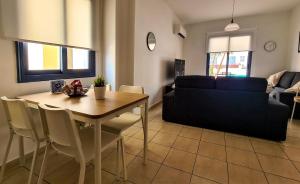 Marias Holiday House - Communal Pool