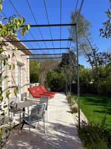 Hotels Domaine de Valmouriane : Suite Prestige avec Jardin