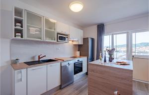 Beautiful Apartment In Vela Luka With Kitchen