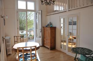 Appartements LA TERRASSE DU CHATEAU DES GENETS - GITE 2 ou 4 Personnes : photos des chambres